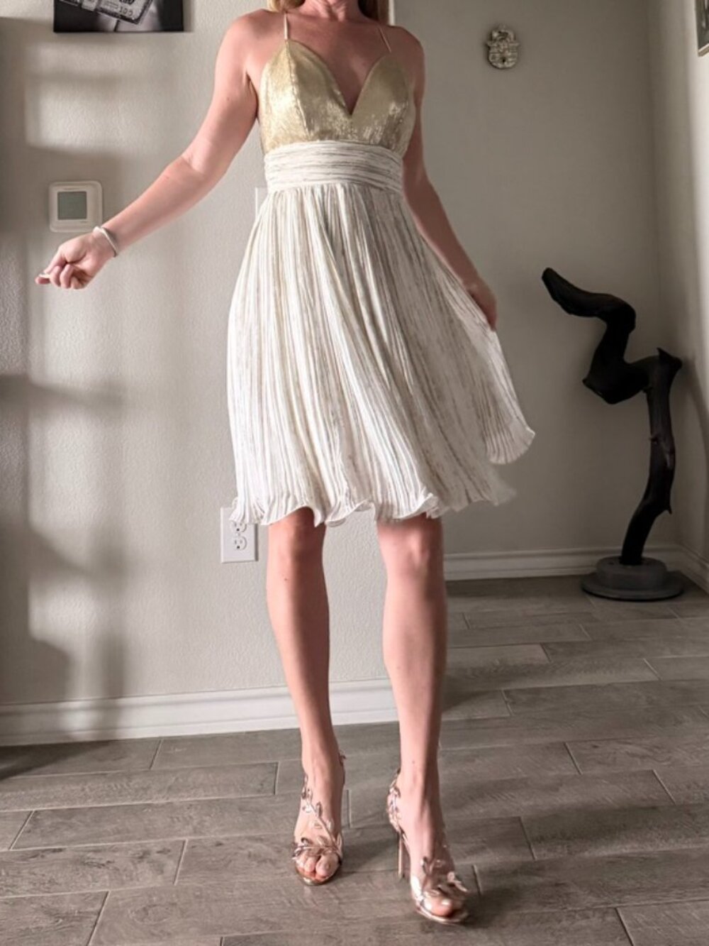 Women’s Ivory/Gold Solid Pleated V-Neck Backless A-Line Dress, size S